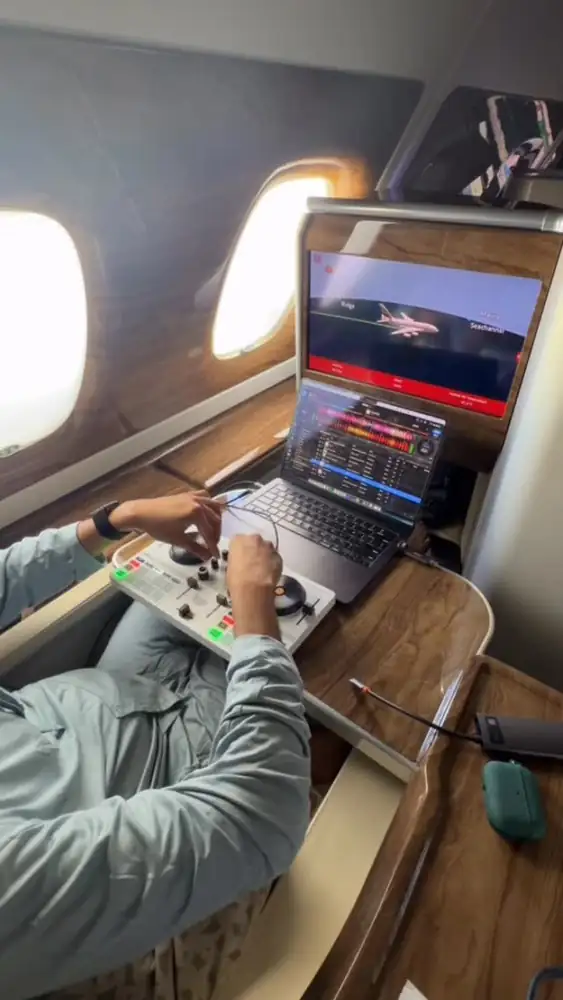 Elius mixing on a mini controller on a flight